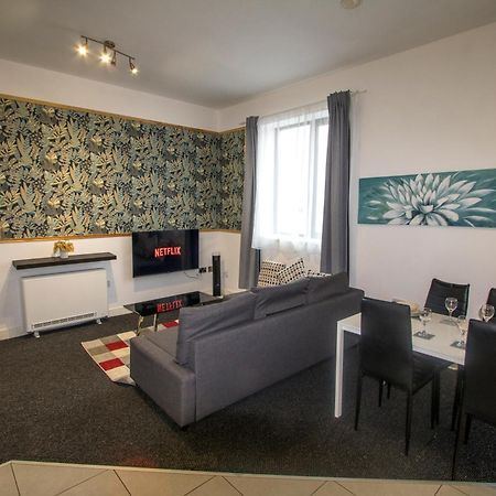 Ideal For Groups - 2 Bedroom Apartment - Free Parking, Transit Links, Close To Stadiums Manchester Esterno foto