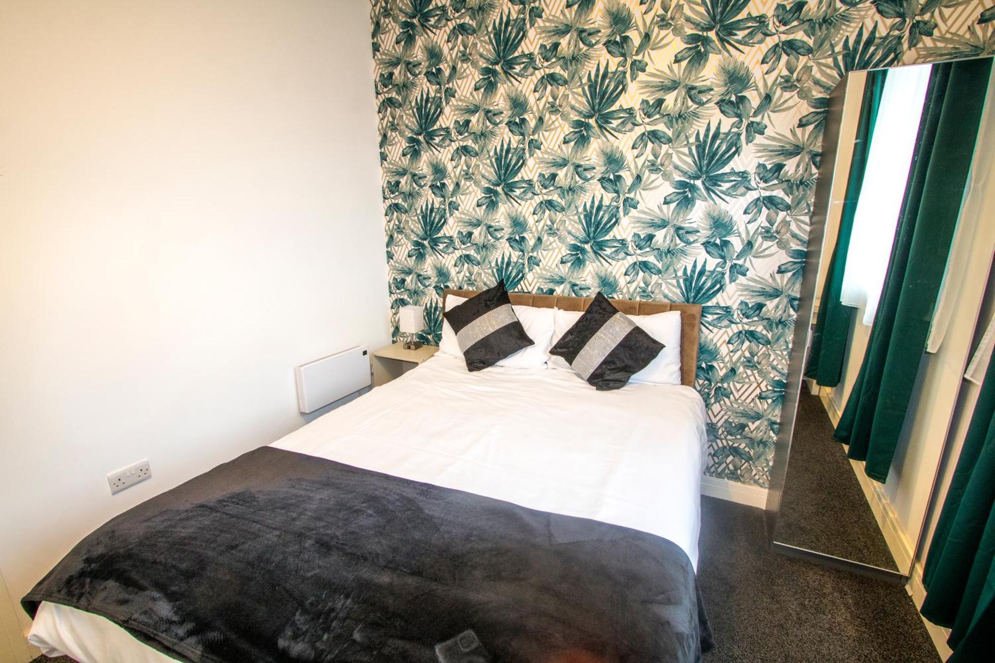 Ideal For Groups - 2 Bedroom Apartment - Free Parking, Transit Links, Close To Stadiums Manchester Esterno foto