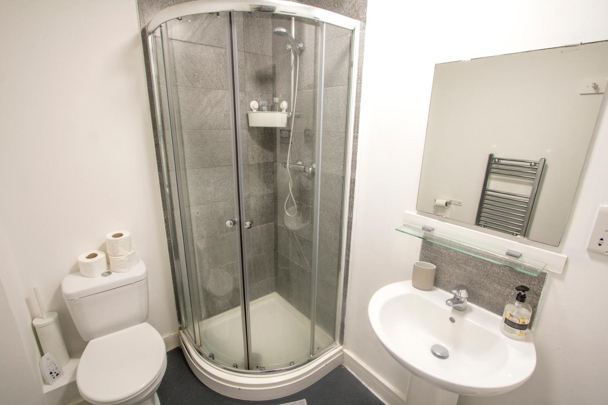Ideal For Groups - 2 Bedroom Apartment - Free Parking, Transit Links, Close To Stadiums Manchester Esterno foto